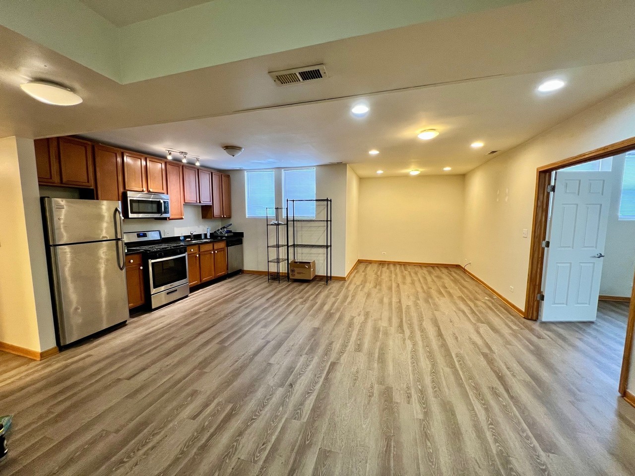 1700 W Greenleaf Ave #G - Photo 3 of 10