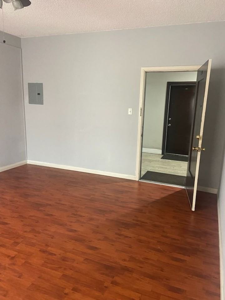 Isabel Apartments, LLC - Photo 3 of 22