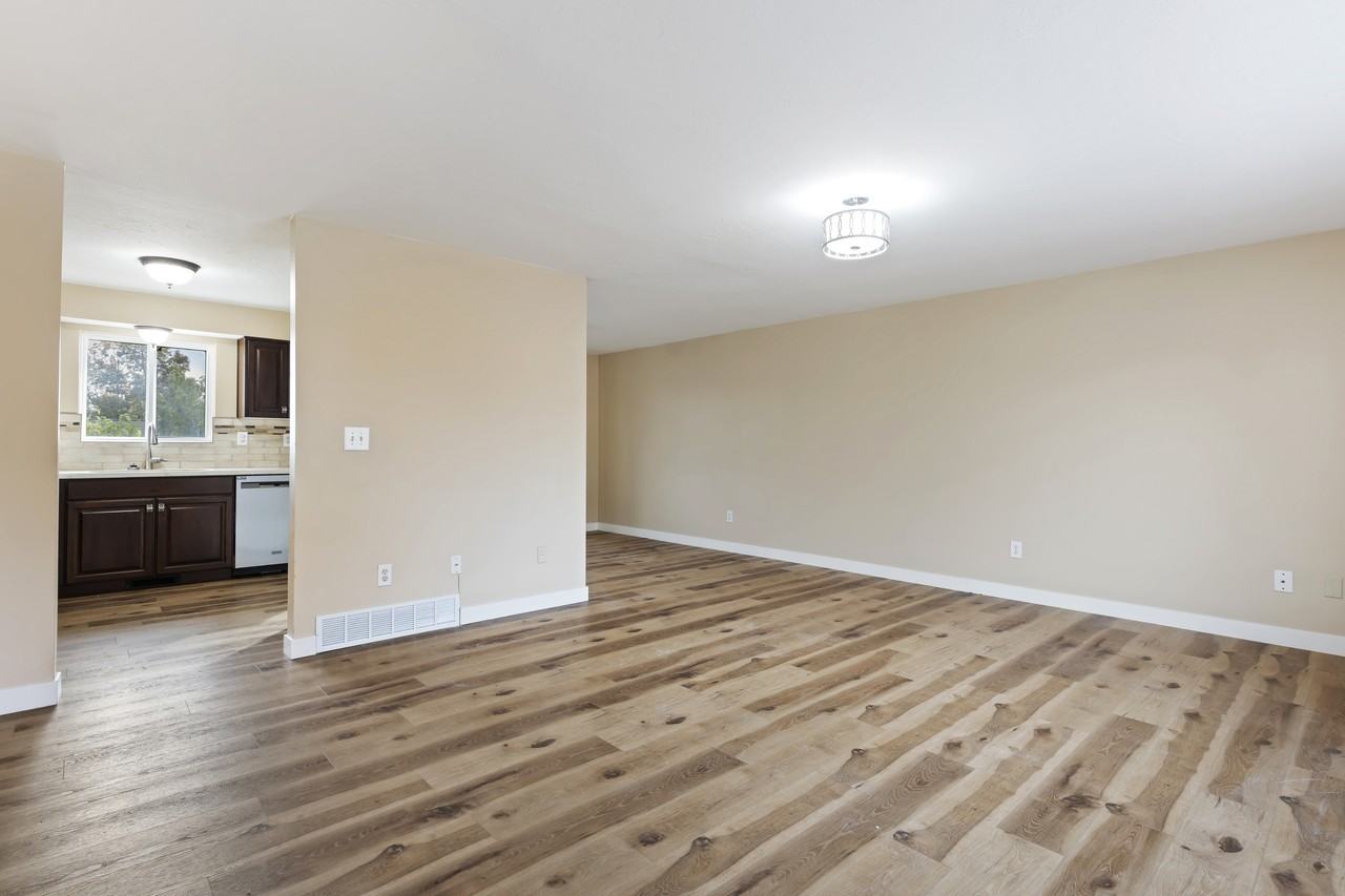 437 W 2400 S #1 - Photo 4 of 30