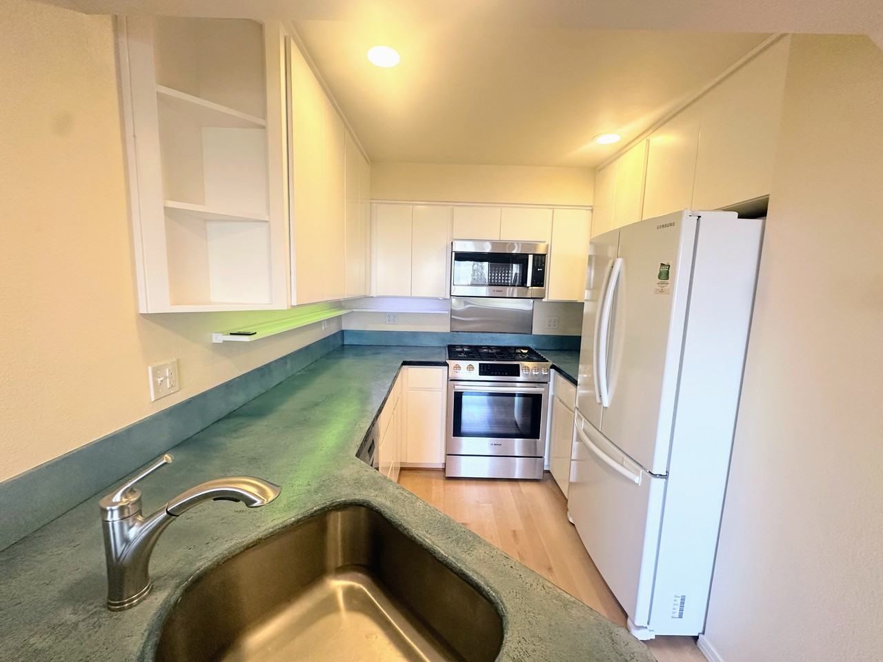 339 Ravenwood Pl #0 - Photo 3 of 34