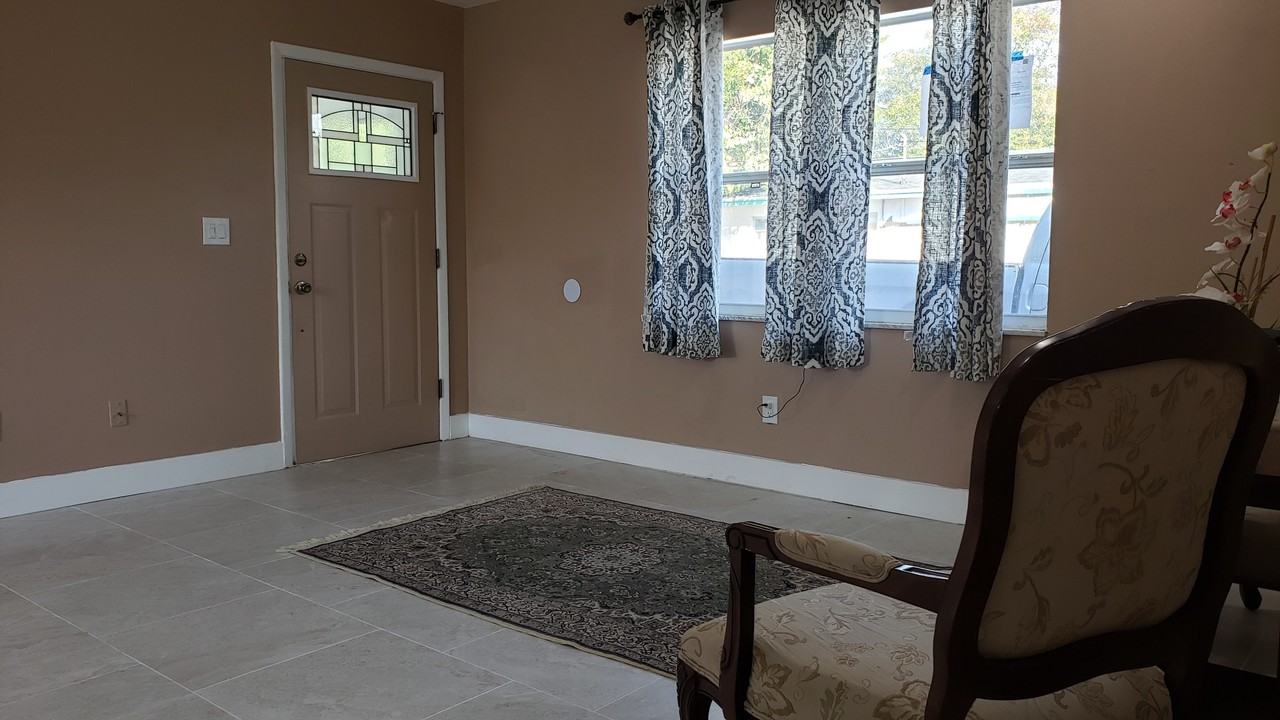 651 16th St Nw #561 - Photo 4 of 46