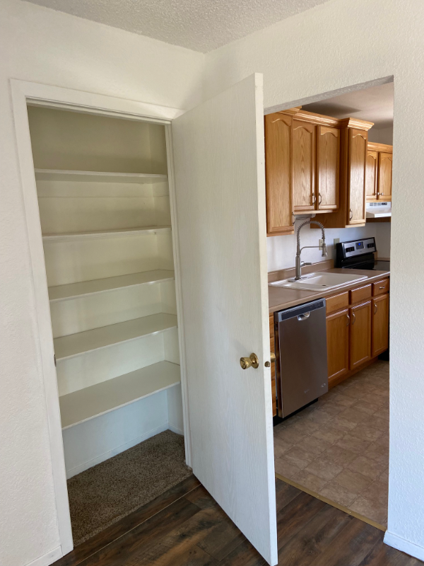 718 Darby St #A - Photo 7 of 18