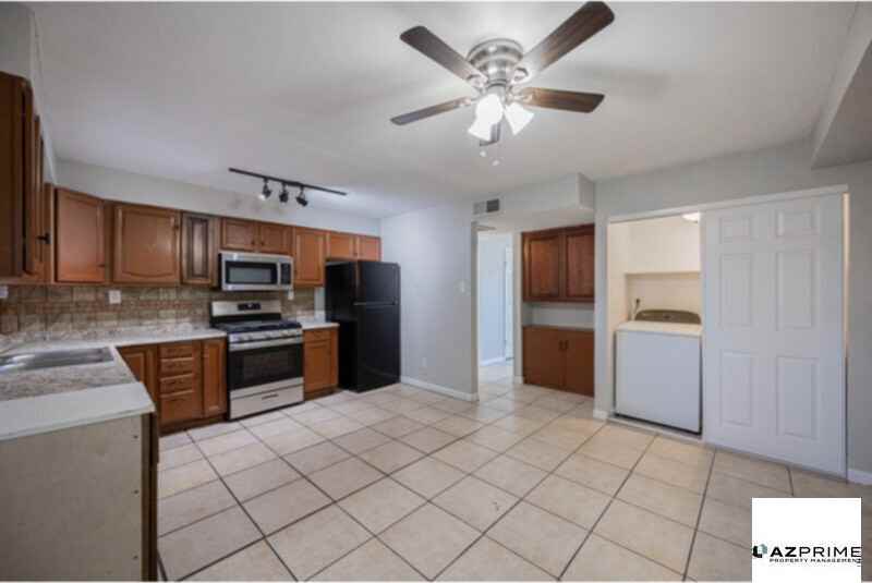 1414 N 27th St #1 - Photo 6 of 9