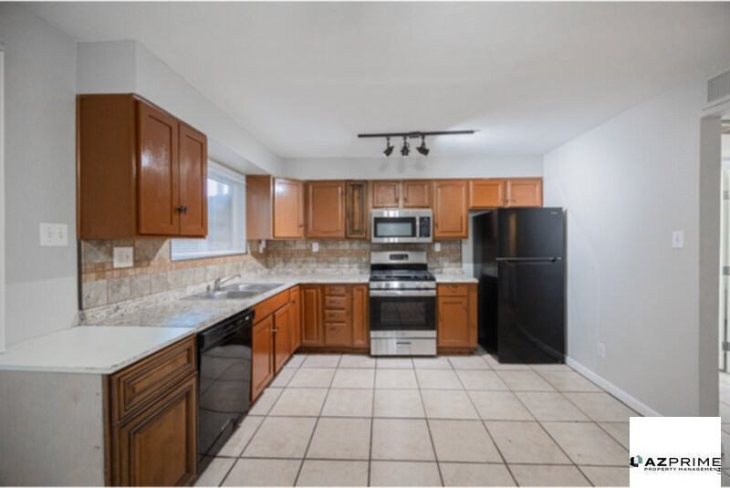 1414 N 27th St #1 - Photo 7 of 9