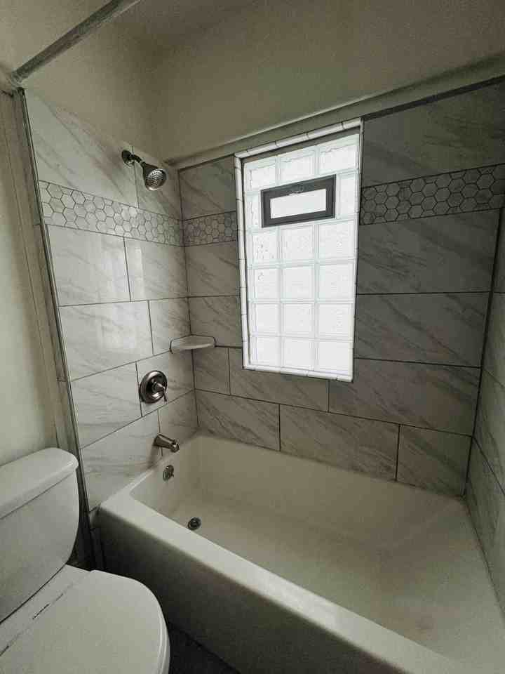 2027 Chesterland Ave #UP - Photo 6 of 14