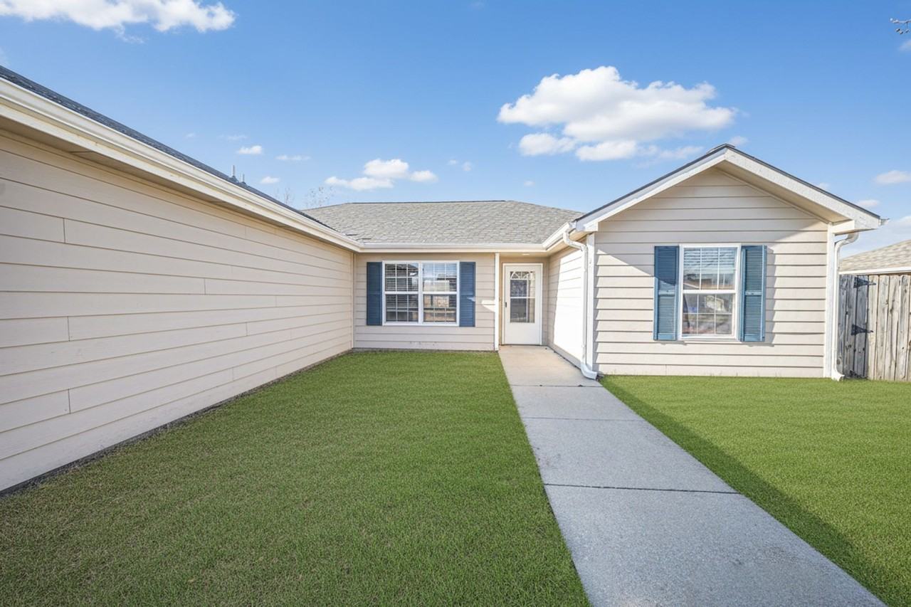 1749 W 14th St - Photo 2 of 37