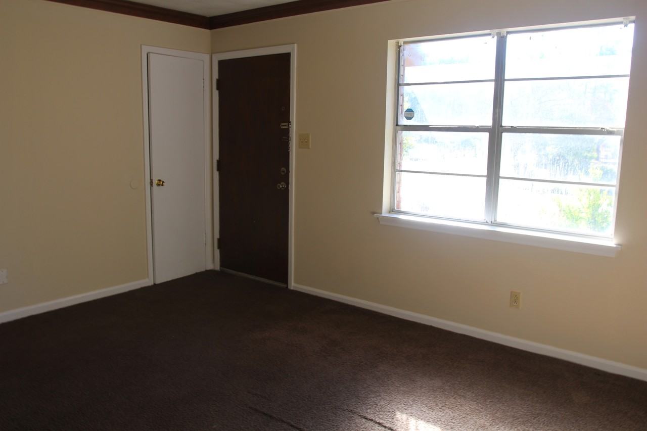 1903 Ridgemont Rd - Photo 3 of 8