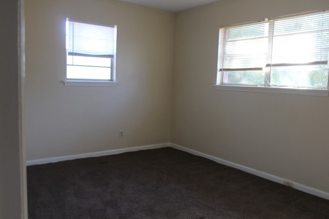 1903 Ridgemont Rd - Photo 5 of 8