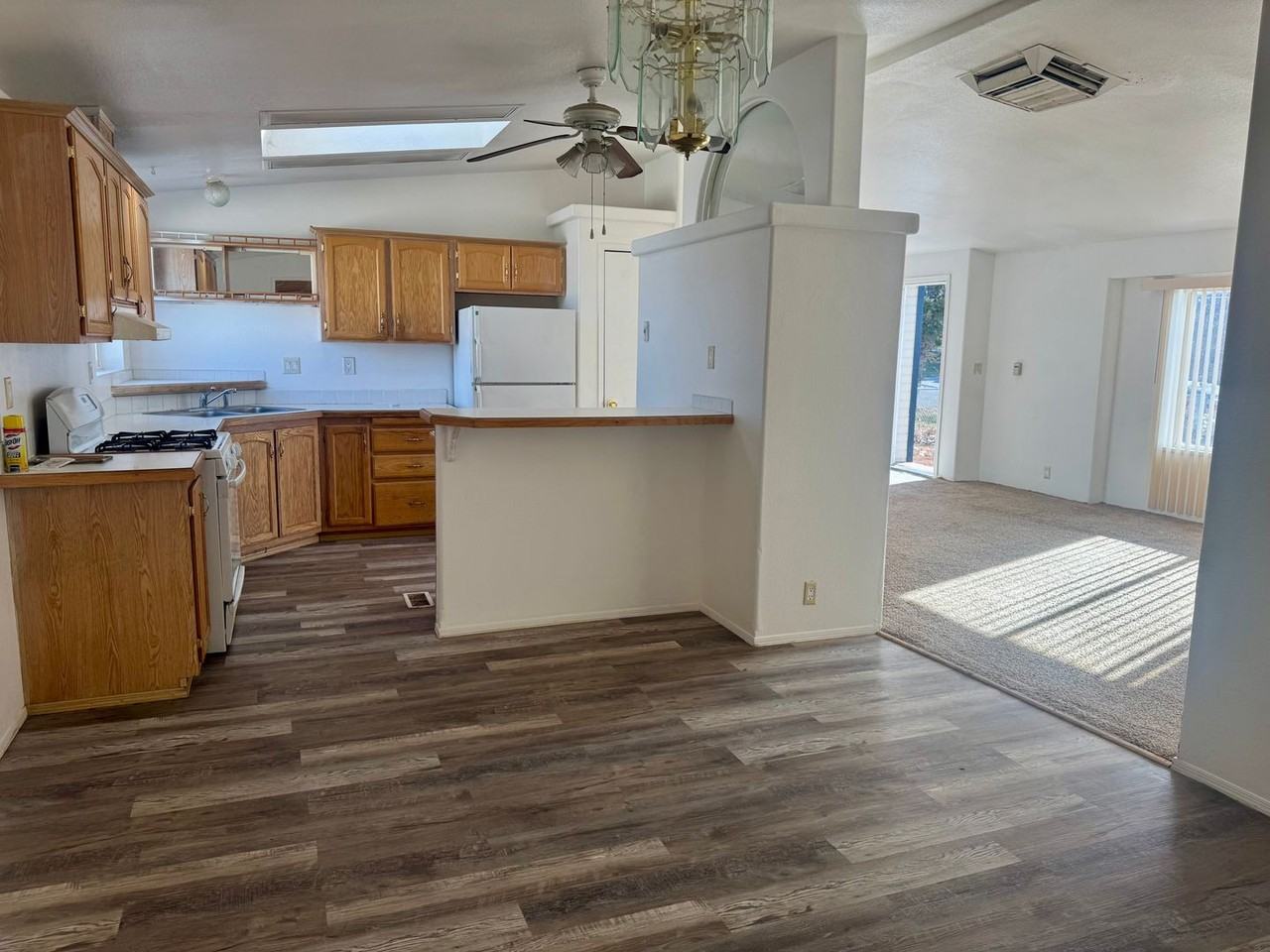 1724 Stoneridge Dr - Photo 3 of 11