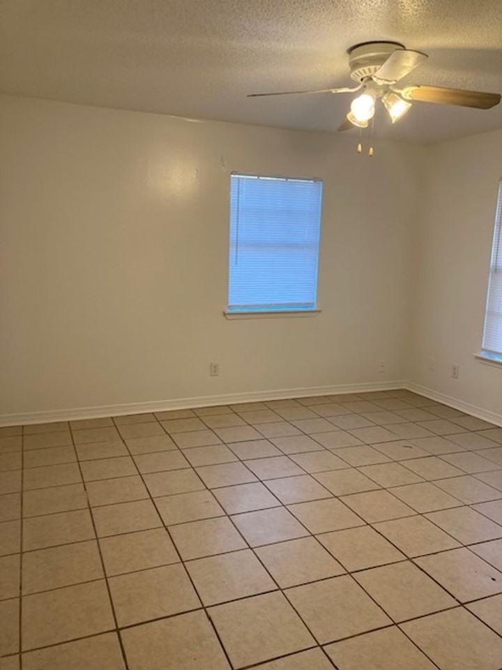 12225 Prudie Circle - Photo 5 of 13