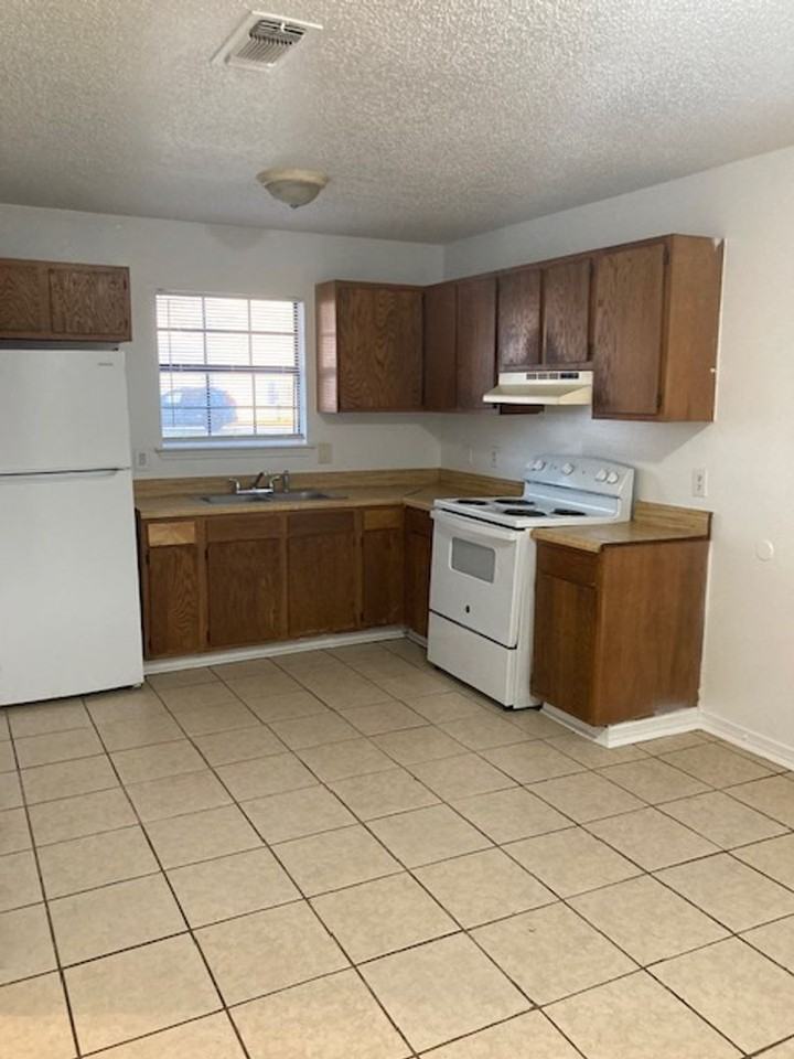 12225 Prudie Circle - Photo 6 of 13