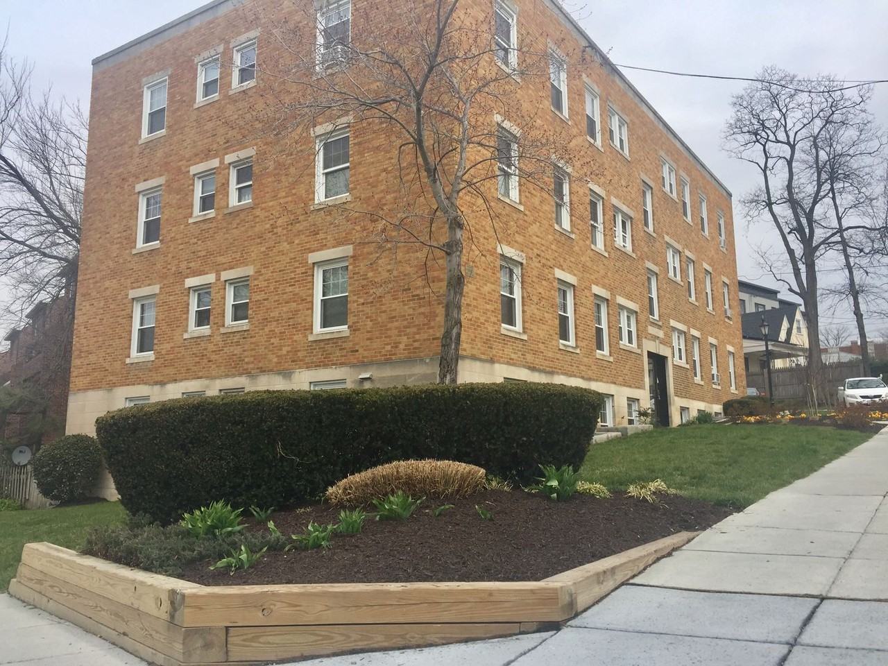 1000 Perry Street Northeast - Photo 2 of 8