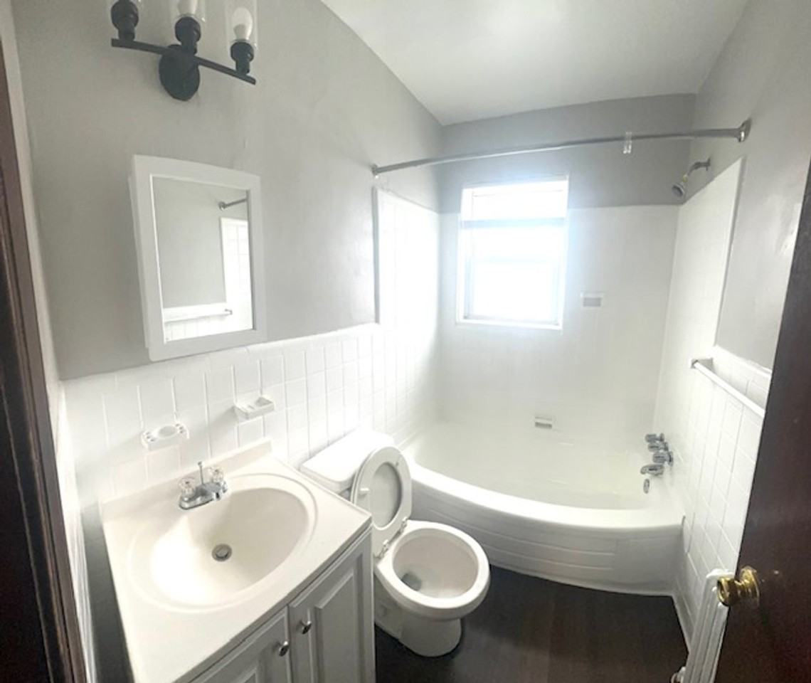 1000 Perry Street Northeast - Photo 3 of 8