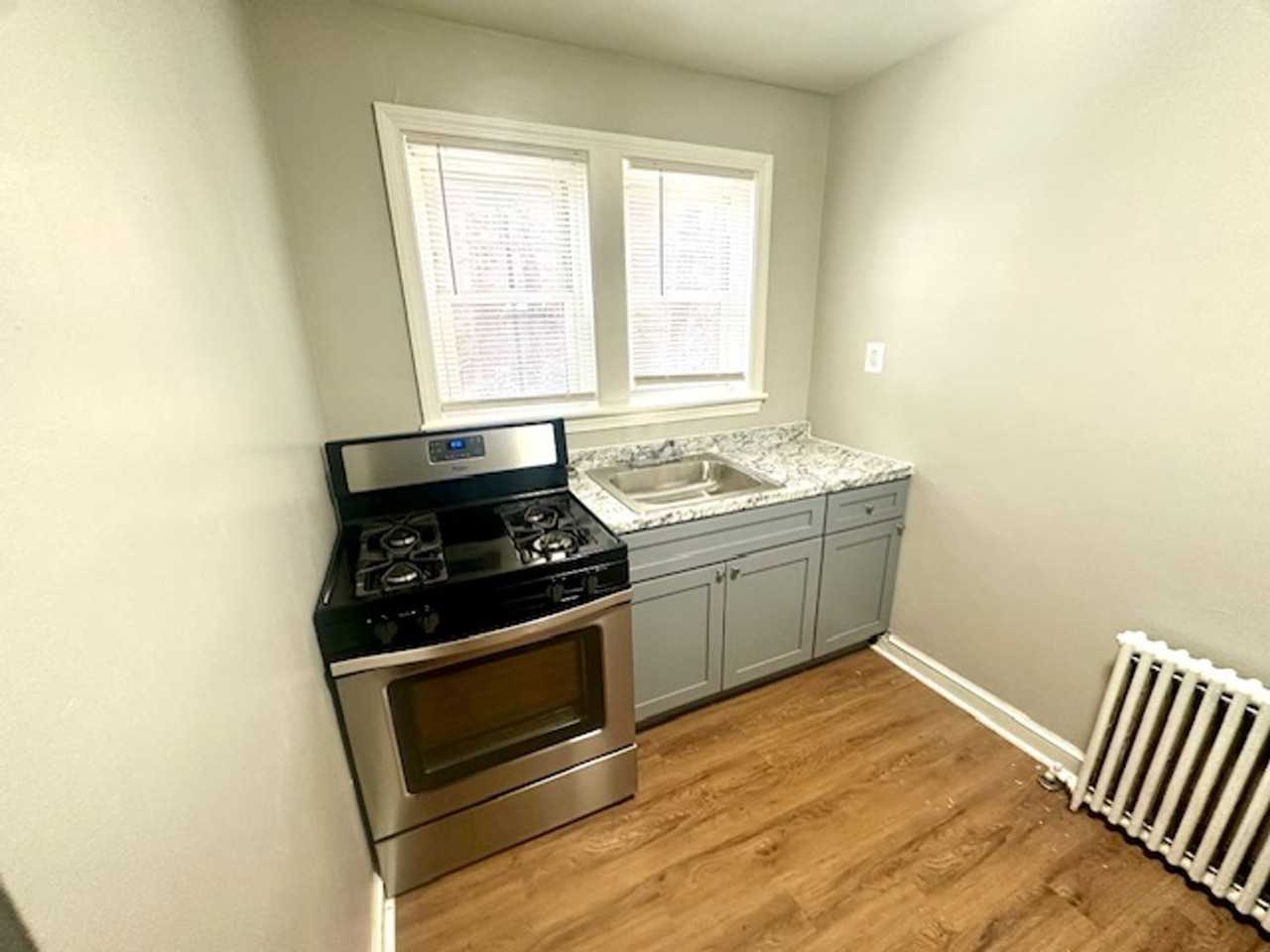 1000 Perry Street Northeast - Photo 6 of 8