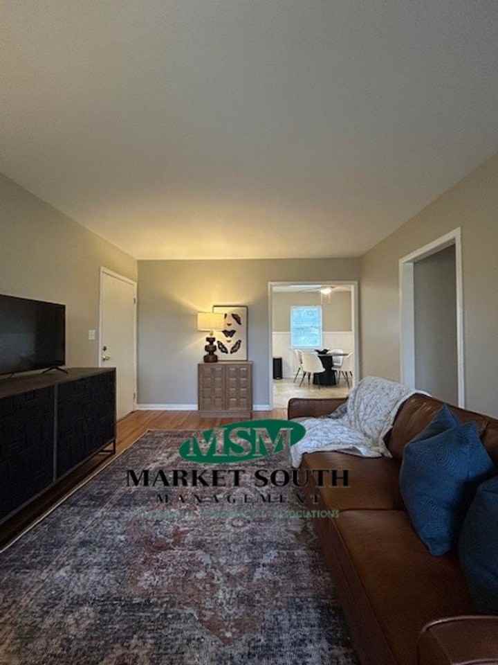 601 E 53rd St #4 - Photo 2 of 16