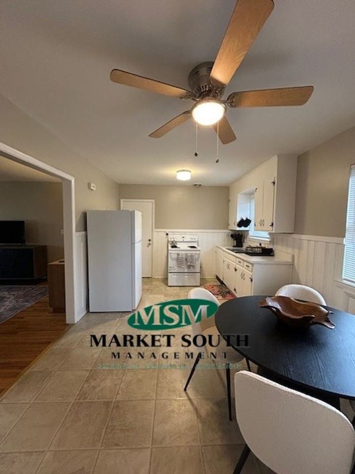 601 E 53rd St #4 - Photo 5 of 16