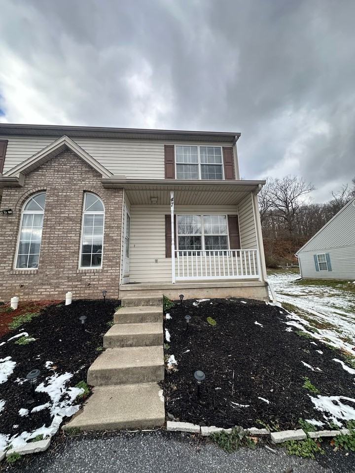 47 Petersburg Ln - Photo 2 of 12