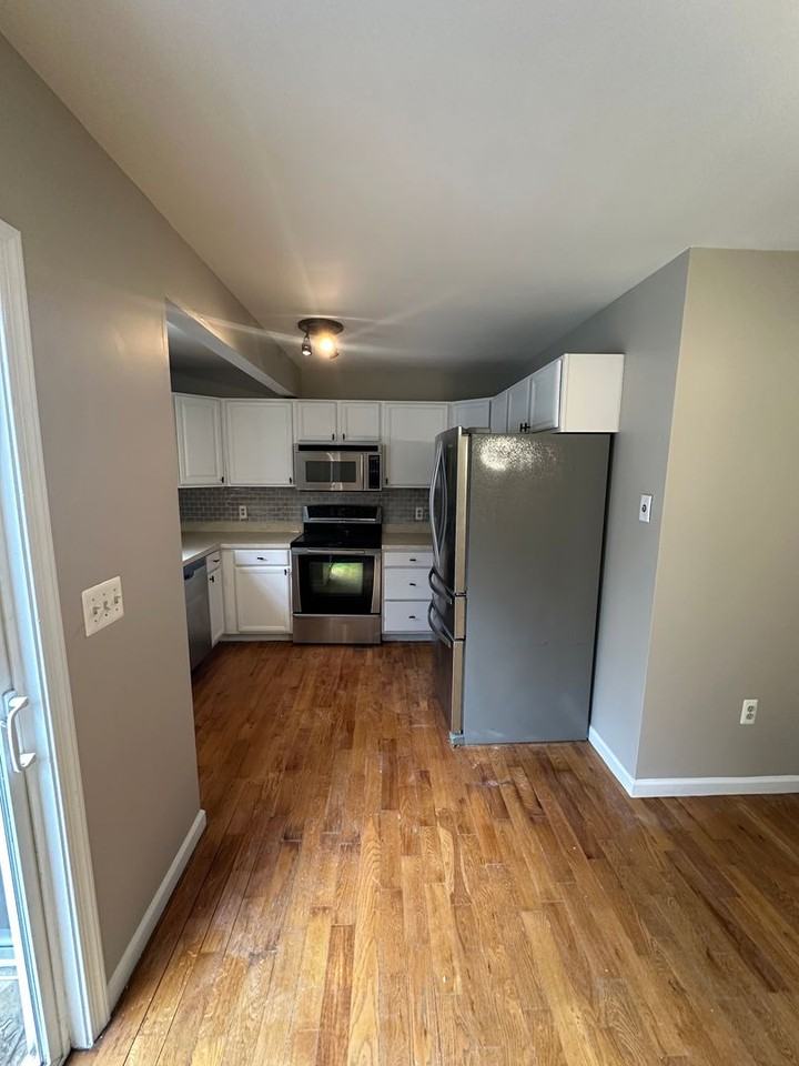 47 Petersburg Ln - Photo 3 of 12