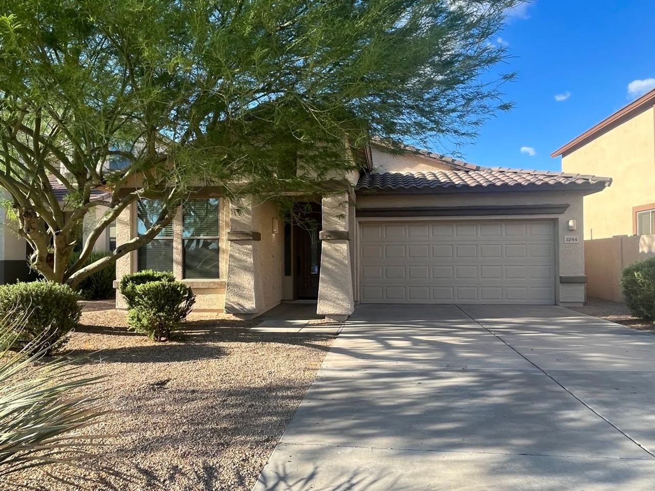 2244 W Oyer Ln - Photo 3 of 41