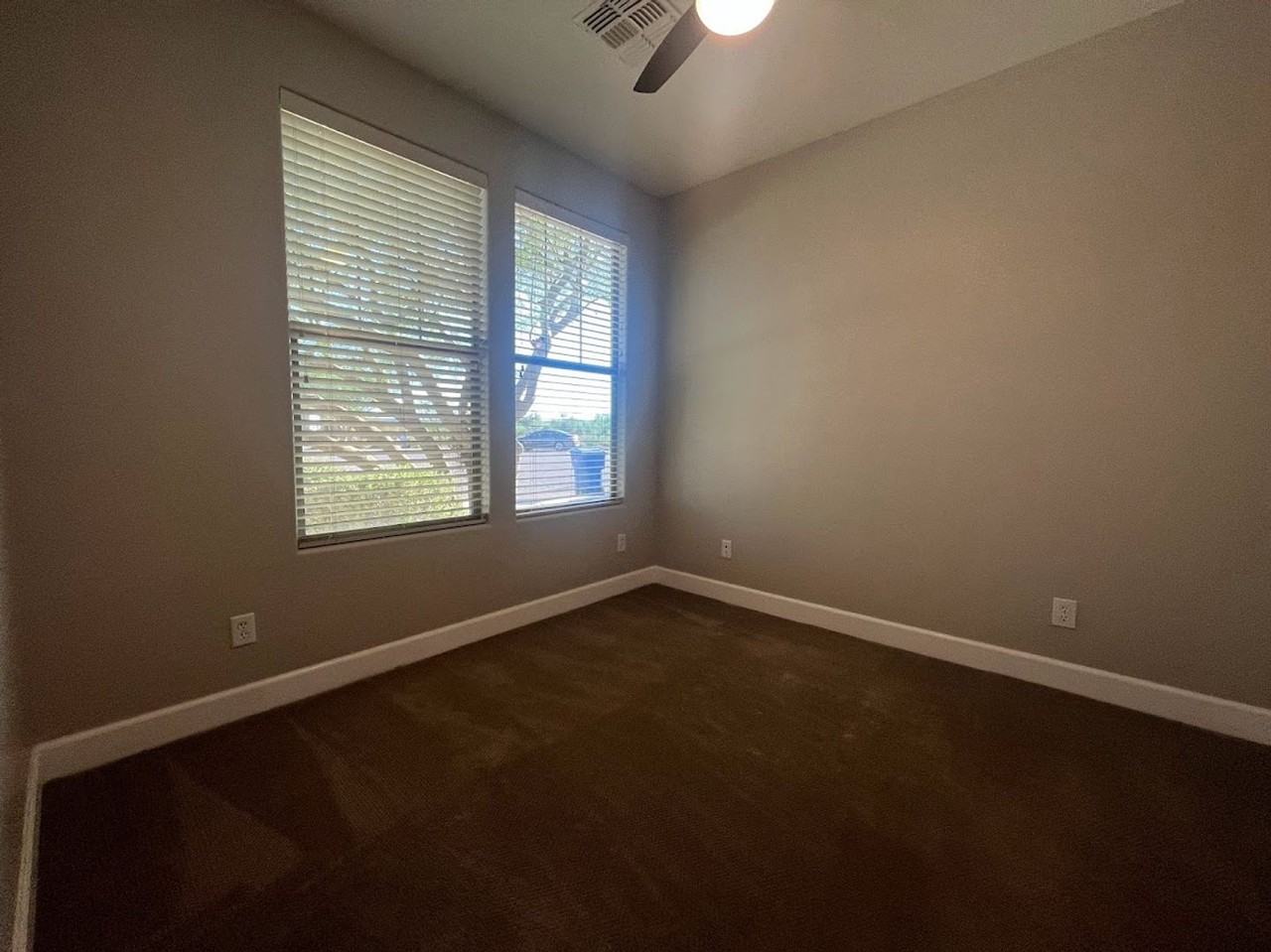 2244 W Oyer Ln - Photo 5 of 41