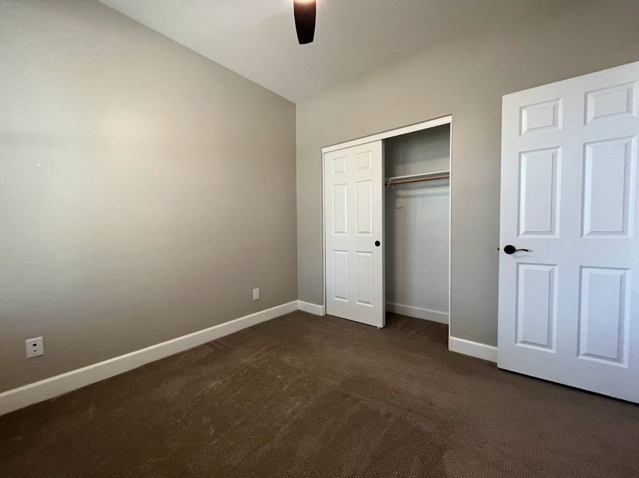 2244 W Oyer Ln - Photo 6 of 41