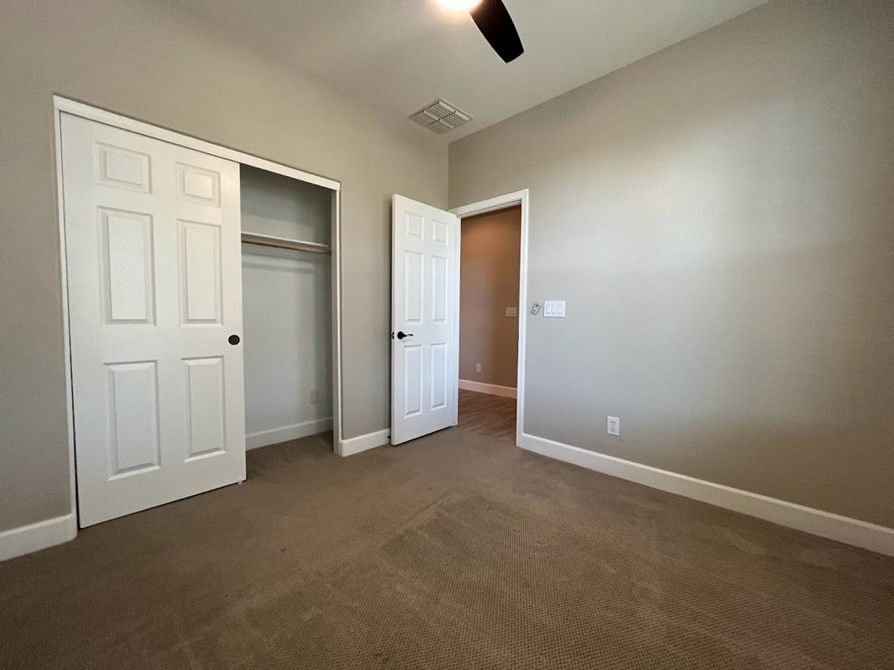 2244 W Oyer Ln - Photo 7 of 41