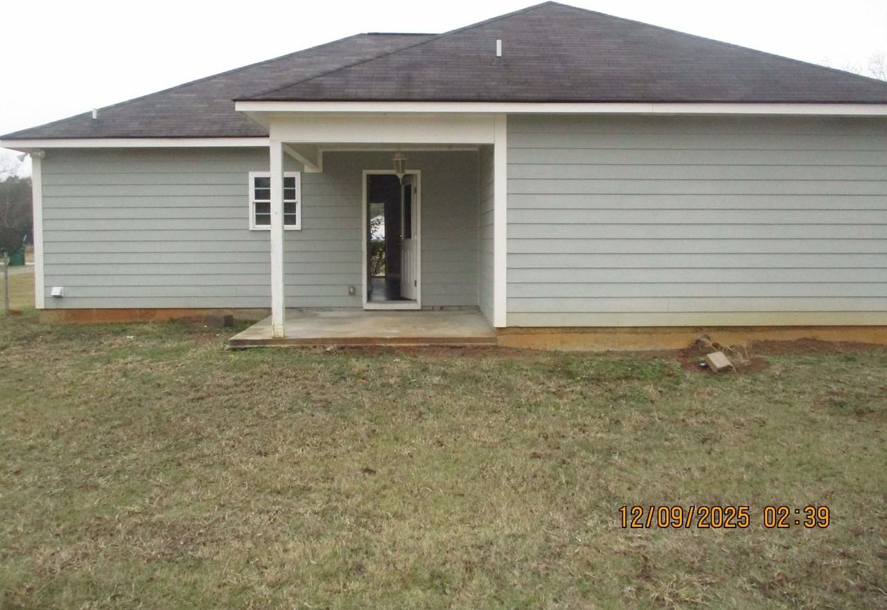 1290 Askew Dr NE - Photo 2 of 11