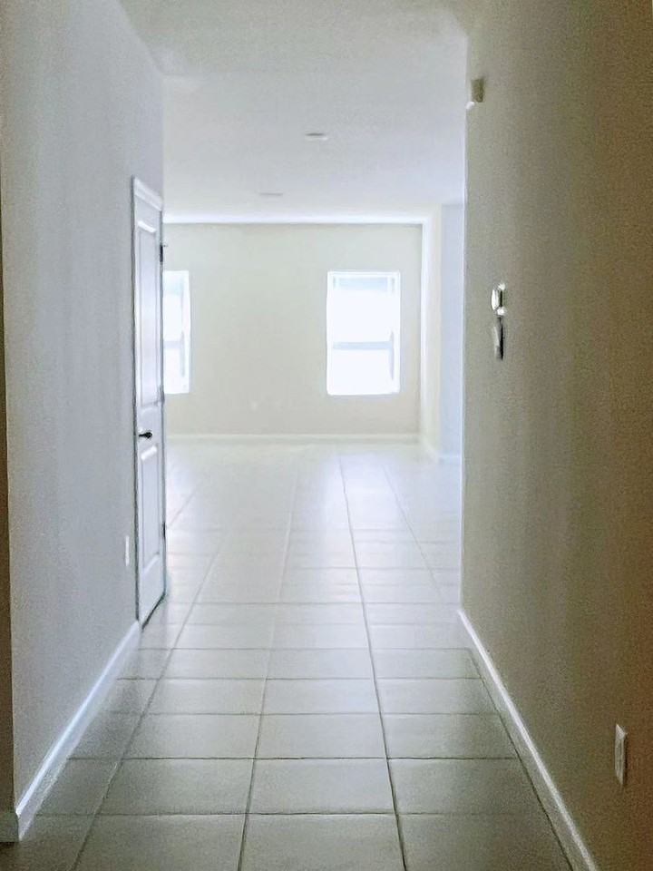 5530 Bonn Way - Photo 3 of 27