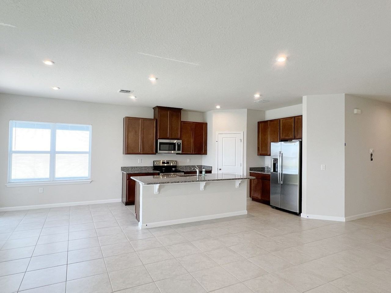 5530 Bonn Way - Photo 6 of 27