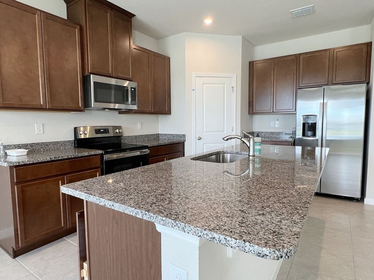 5530 Bonn Way - Photo 7 of 27