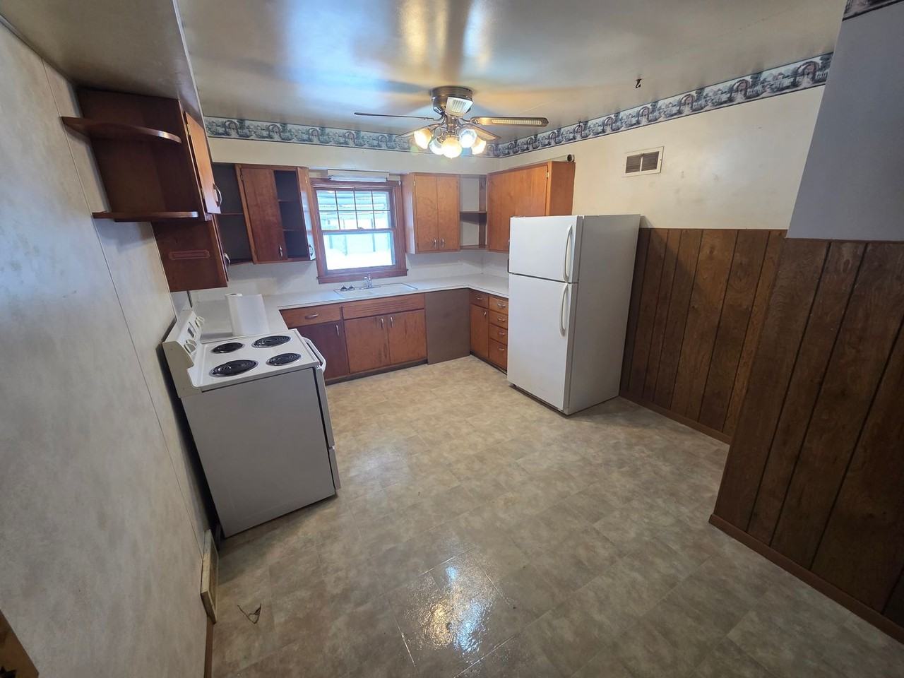 404 Main St - Photo 3 of 8