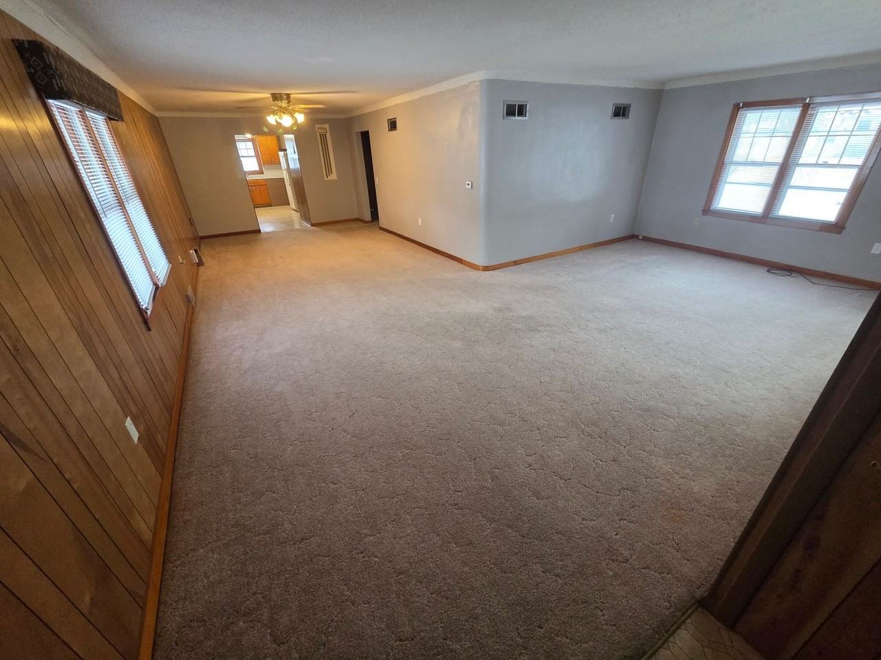 404 Main St - Photo 4 of 8