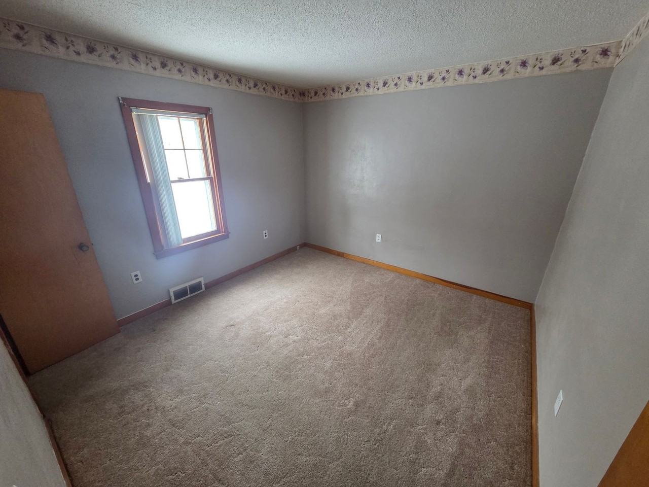 404 Main St - Photo 7 of 8