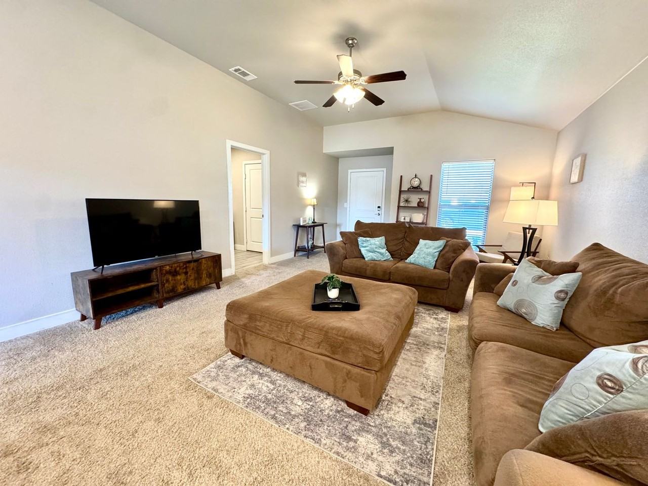 3108 Urbana Avenue - Photo 4 of 32