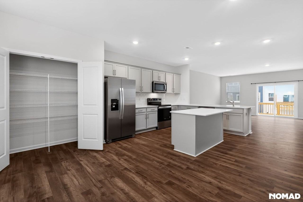 821 Washington St - Photo 3 of 27