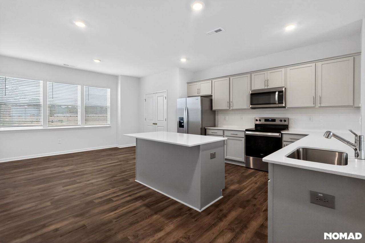 821 Washington St - Photo 6 of 27