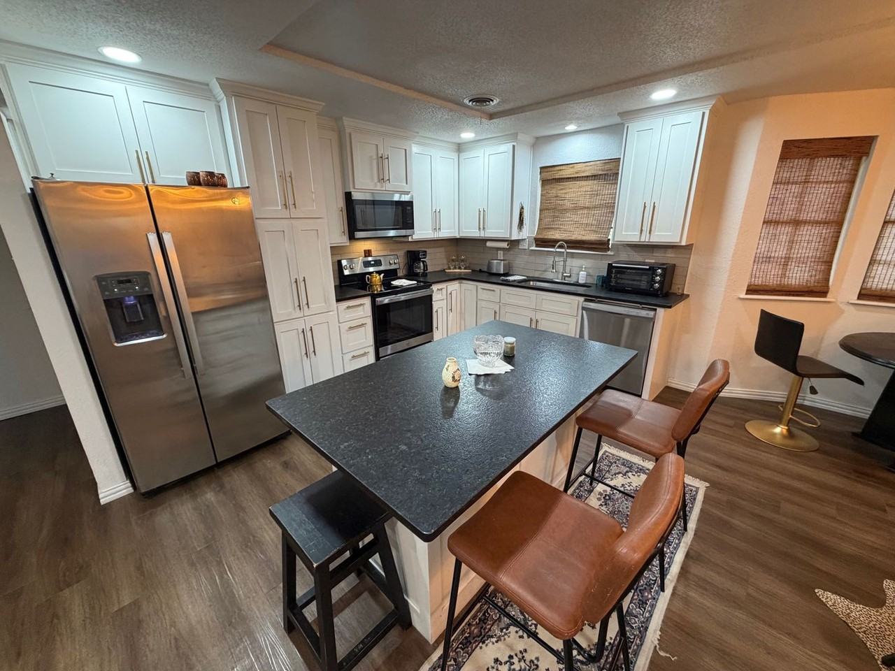 6008 Yale Street - Photo 5 of 24