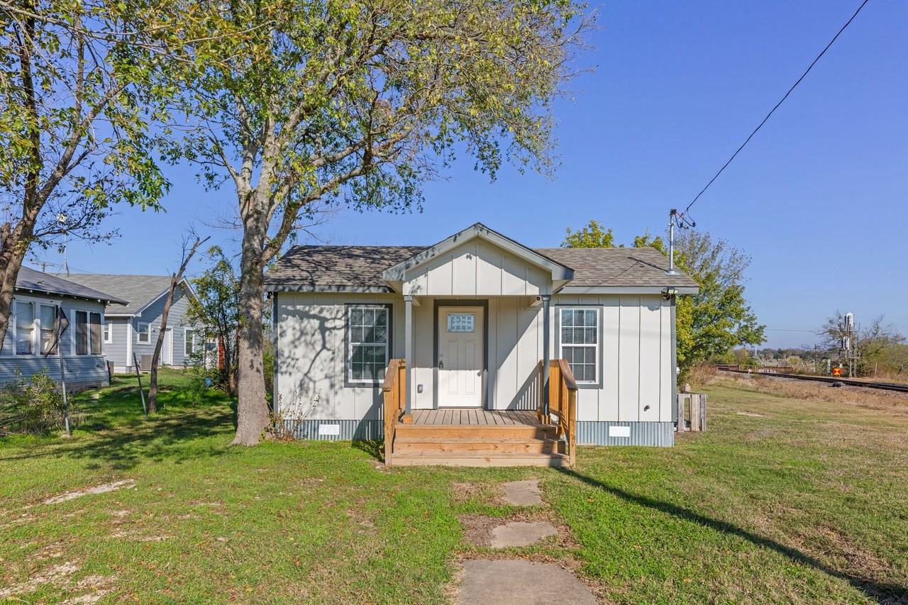 603 East 3rd Street - Photo 2 of 29