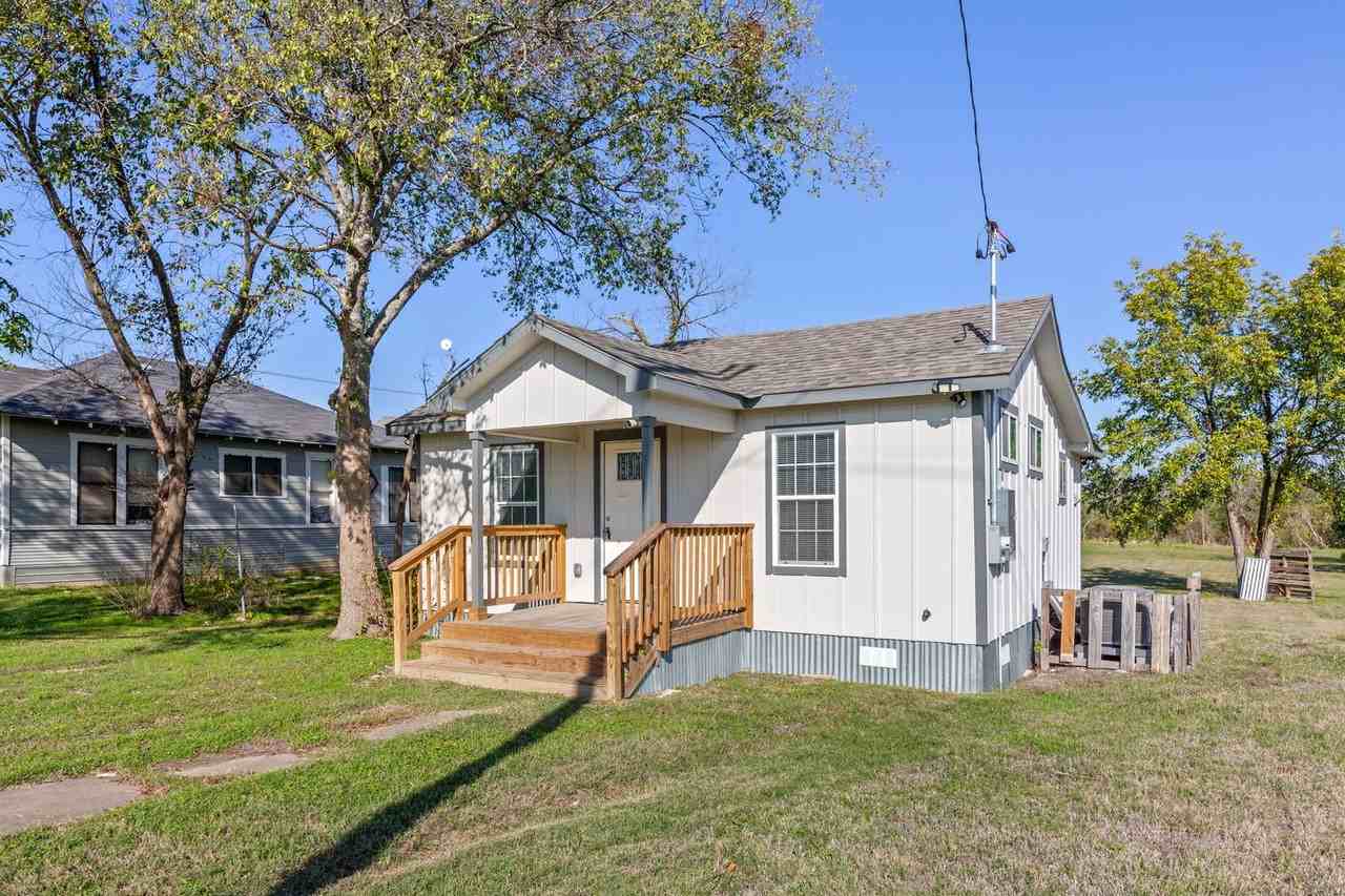 603 East 3rd Street - Photo 4 of 29