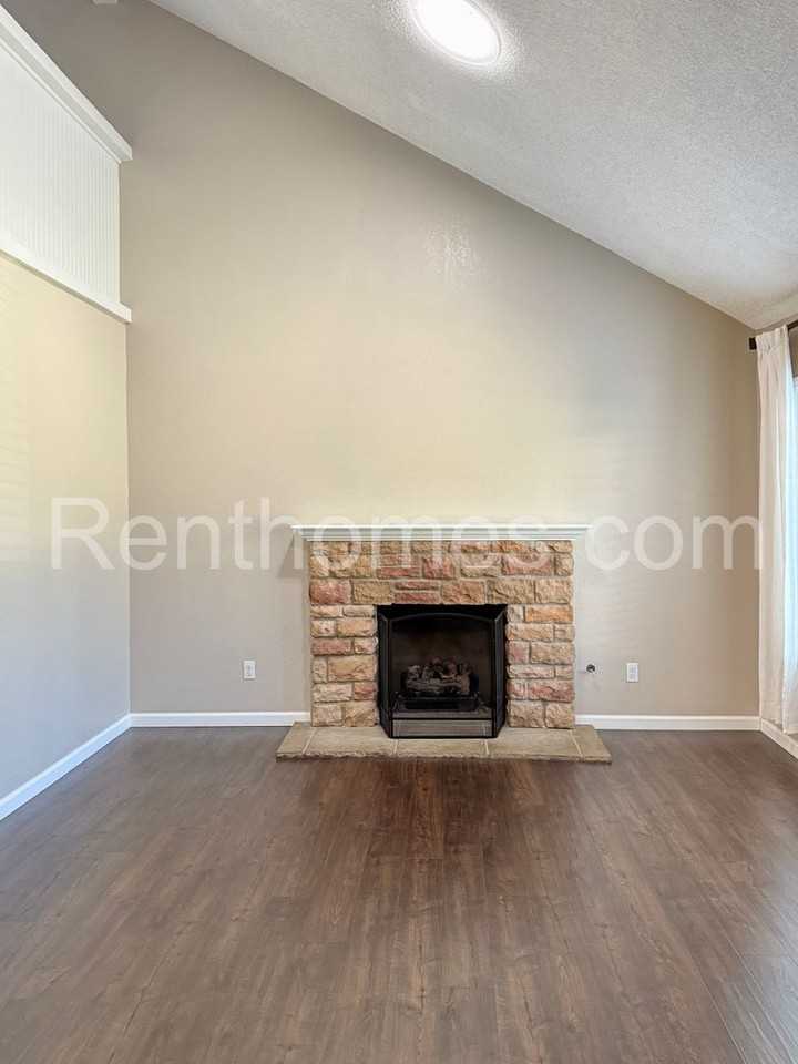 9911 Ivy Street - Photo 3 of 31