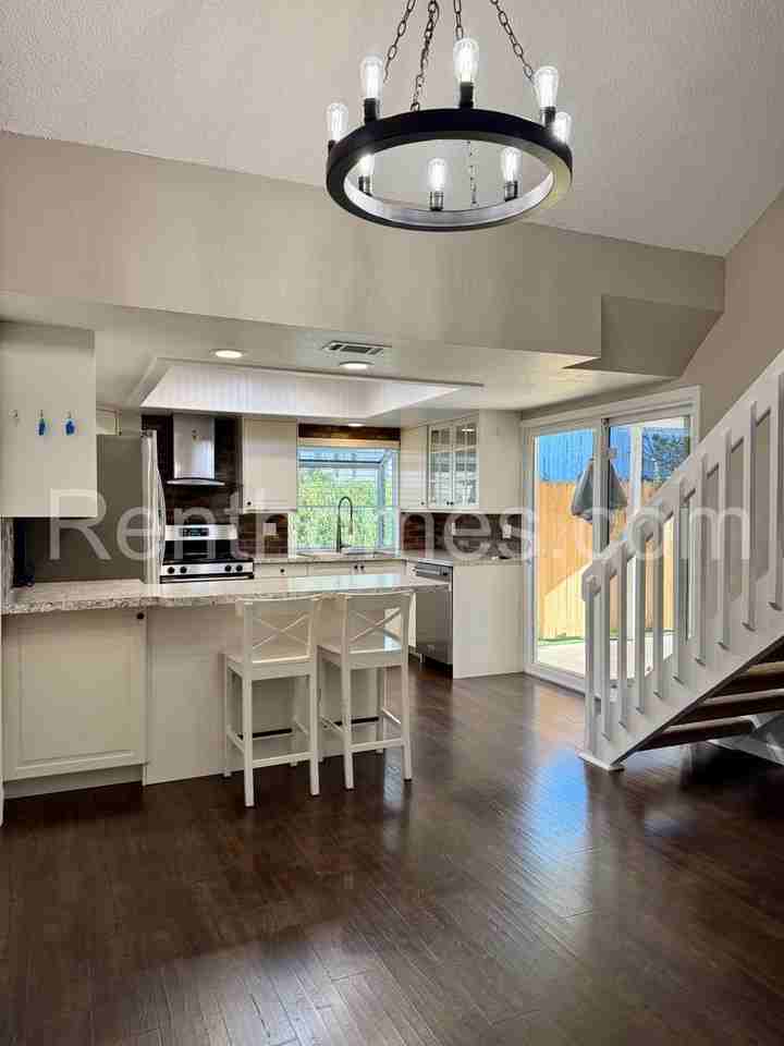 9911 Ivy Street - Photo 4 of 31