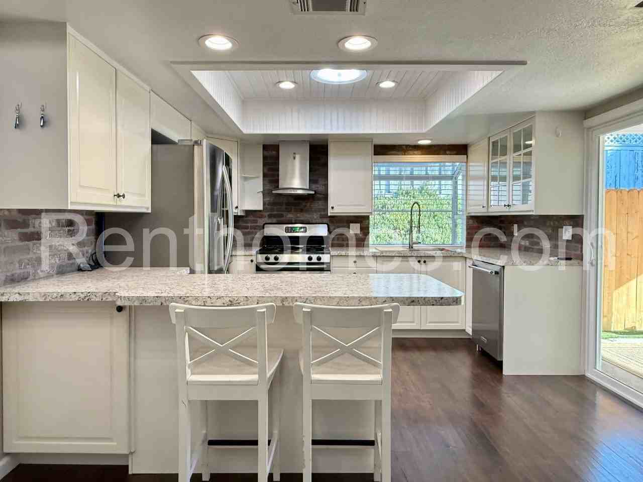 9911 Ivy Street - Photo 5 of 31