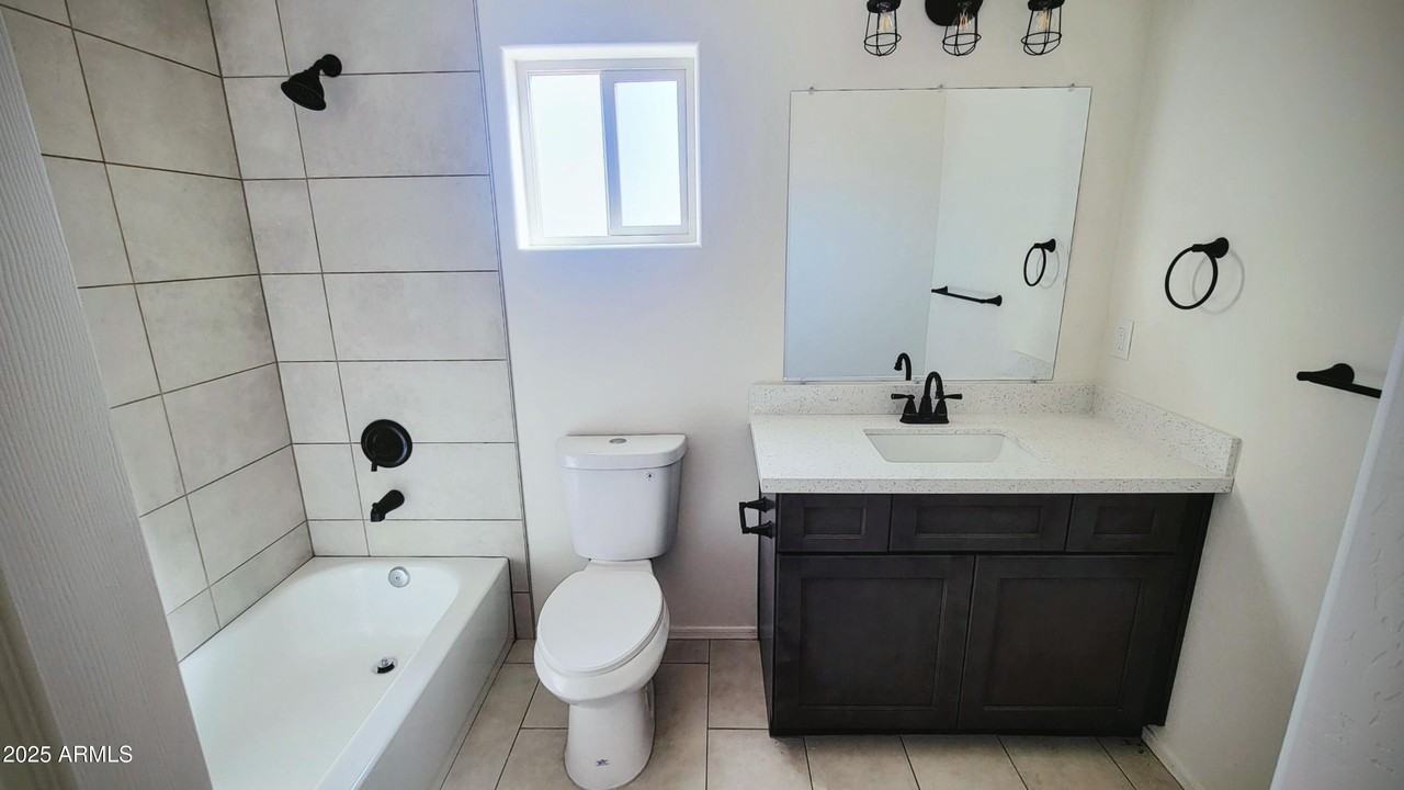 24508 W Duane Ln - Photo 5 of 23