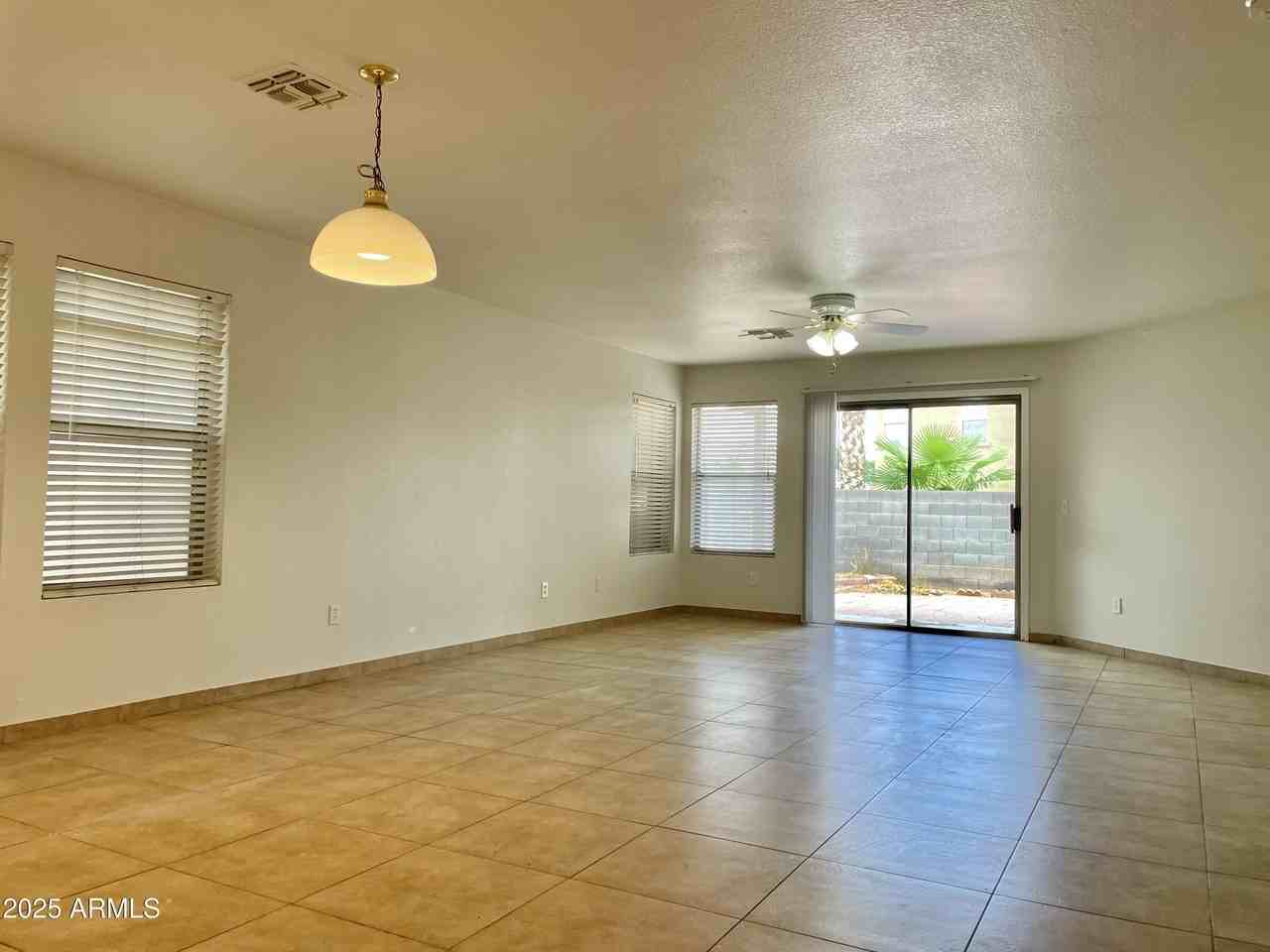 1002 E Arabian Dr - Photo 6 of 23