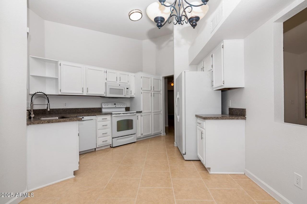 7455 W Greer Ave - Photo 4 of 25