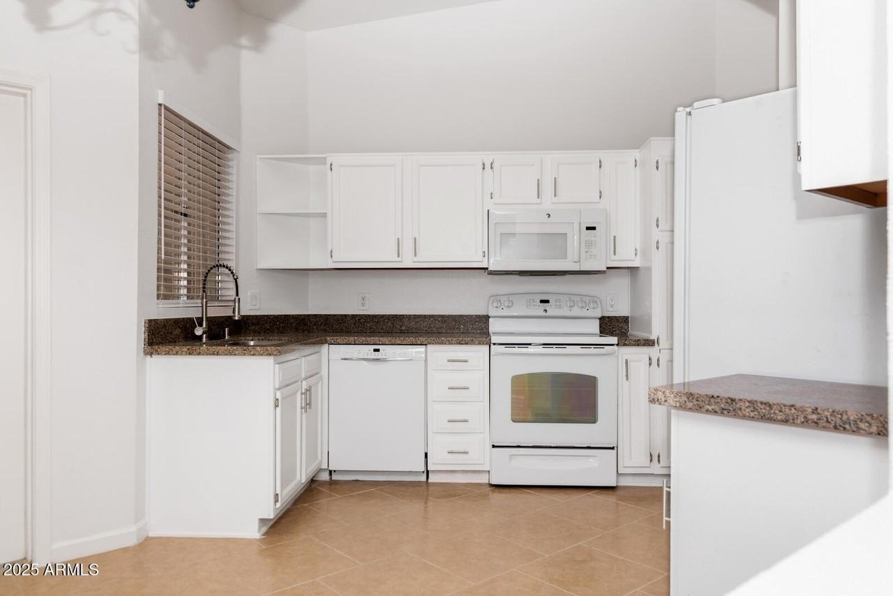 7455 W Greer Ave - Photo 6 of 25