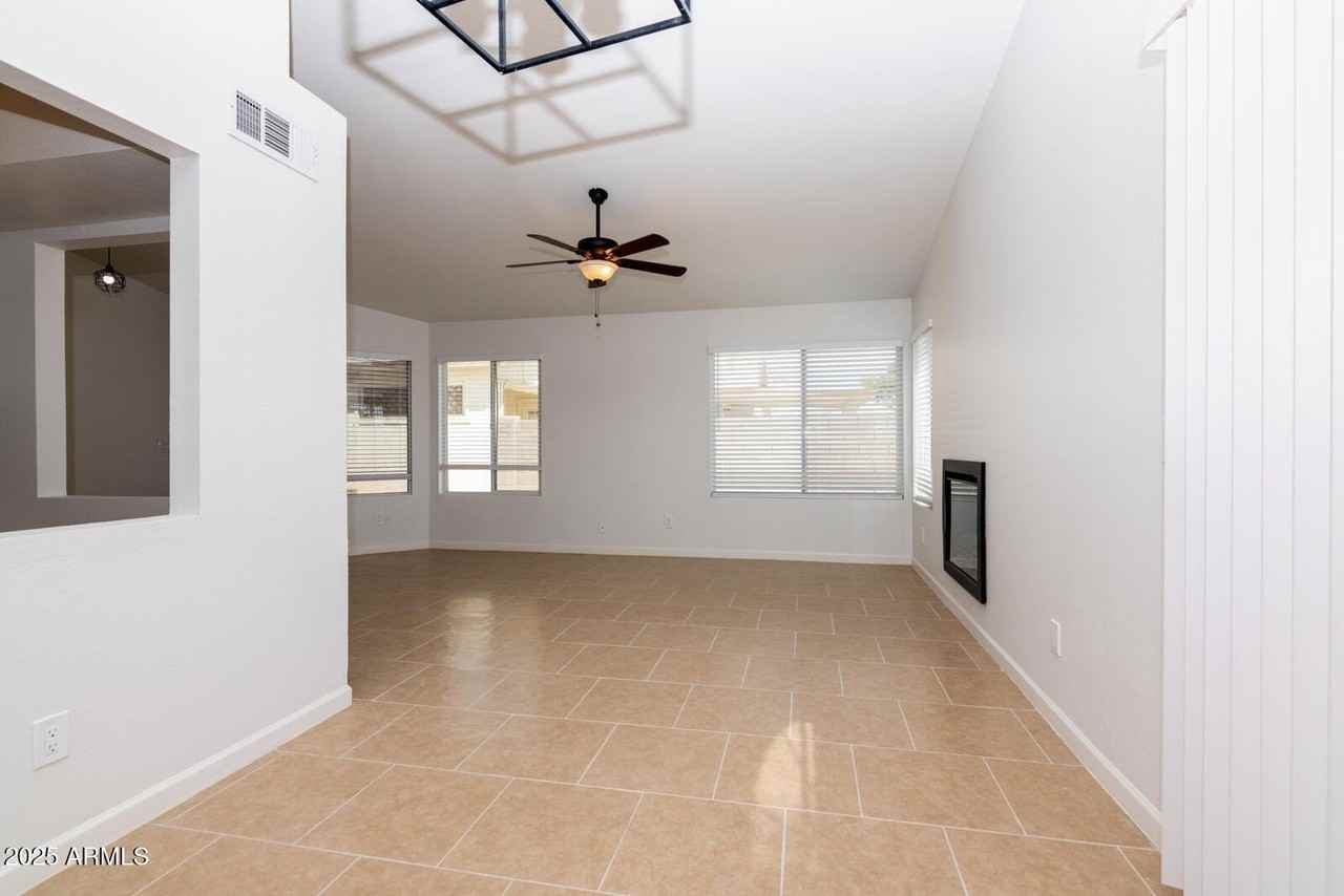 7455 W Greer Ave - Photo 7 of 25