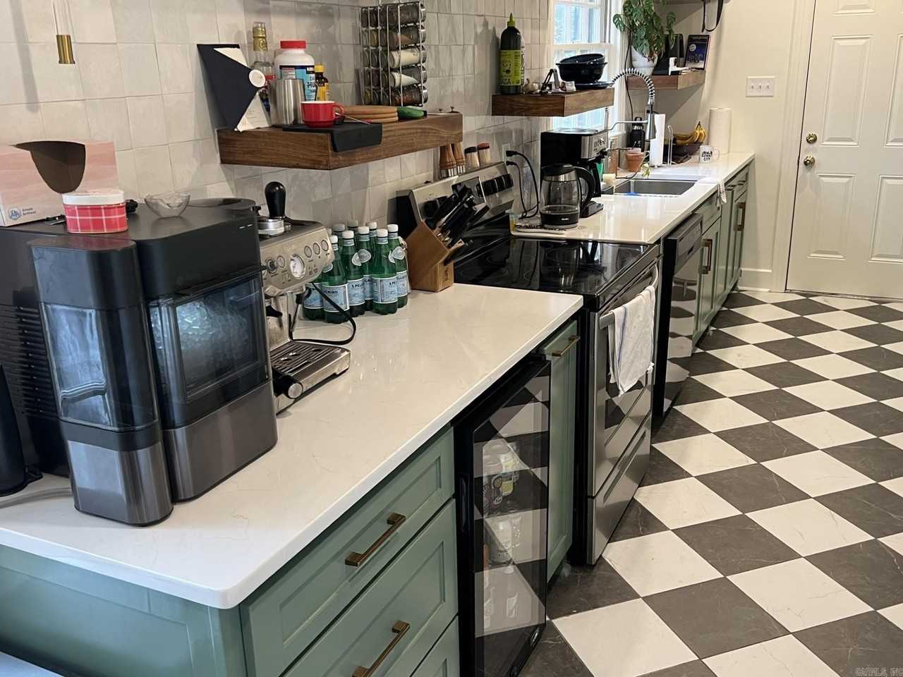 5200 G St - Photo 2 of 13