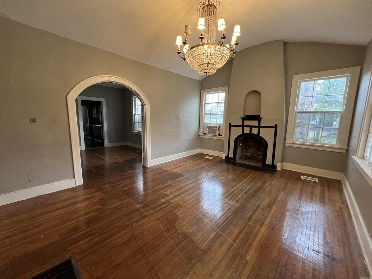 3224 W 11th St - Photo 2 of 11