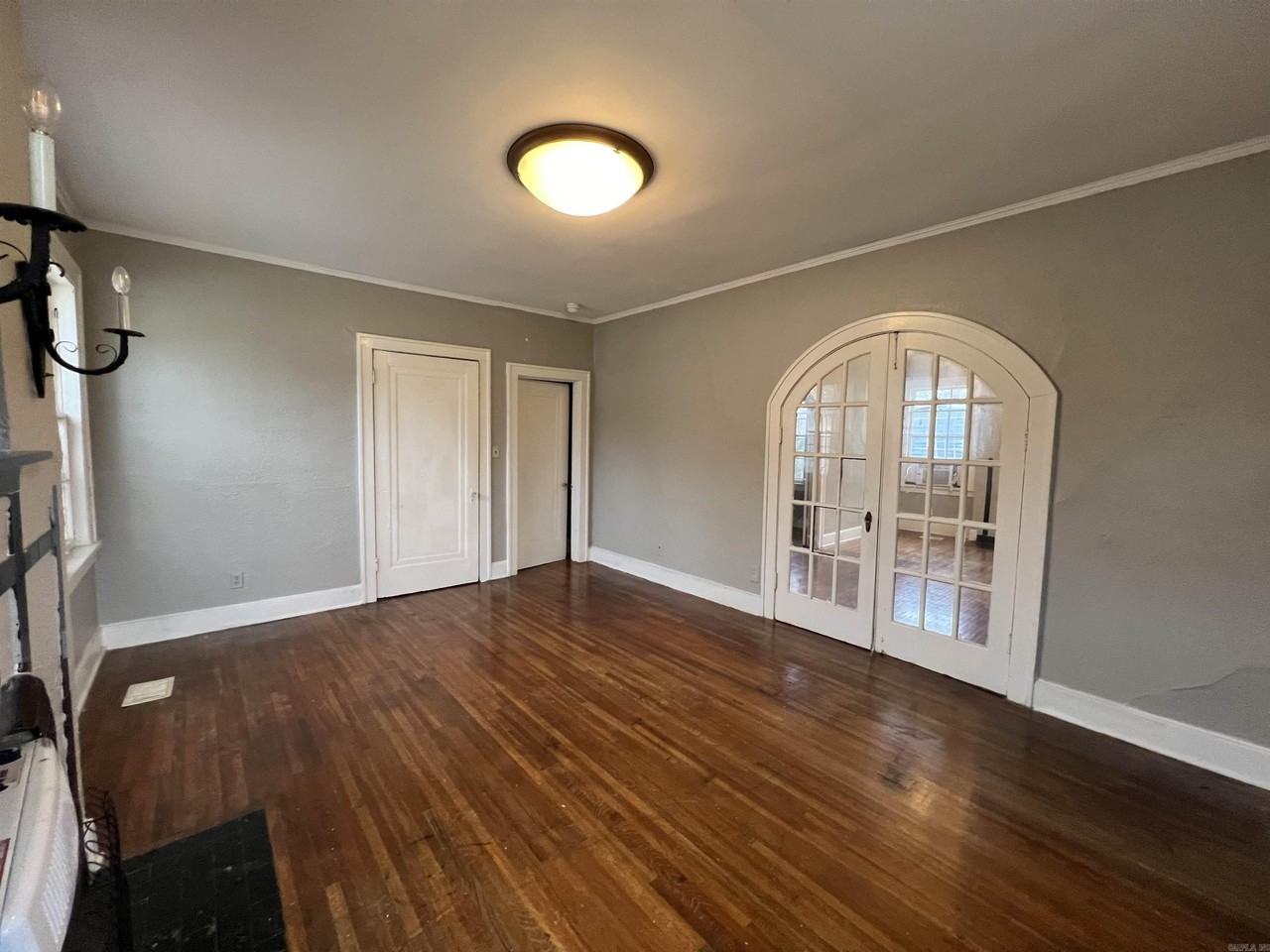 3224 W 11th St - Photo 4 of 11